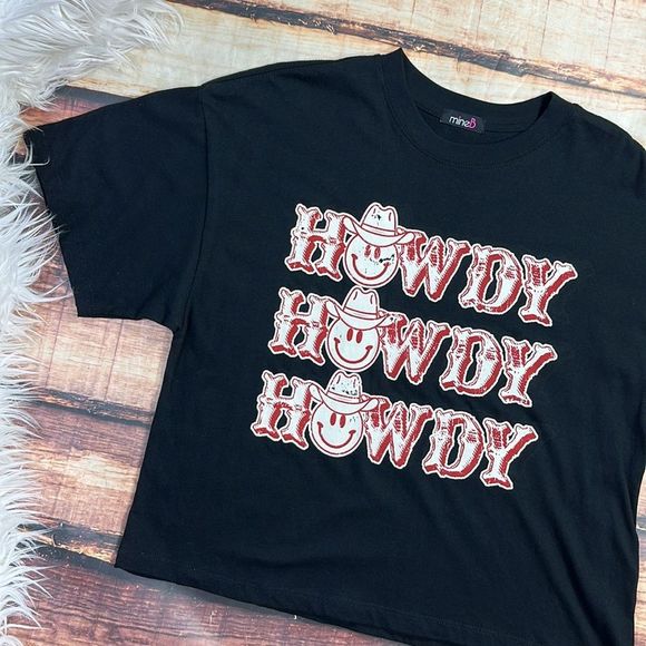 RELISTED Howdy Smiley Crop Top Graphic Tee - Picture 2 of 4